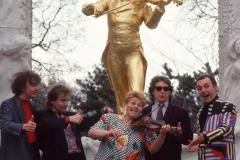 299850_558165920875253_216439905_n